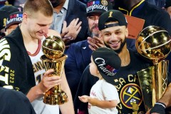 尼克斯签约前火箭后卫，上赛季他在老鹰表现平稳？